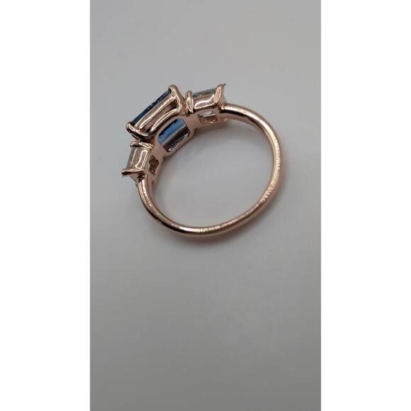 Elegant Blue Gemstone Ring with Side Stones Size 7 - Picture 5 of 9